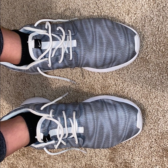 Grey and White Roshe Runs - Picture 8 of 8